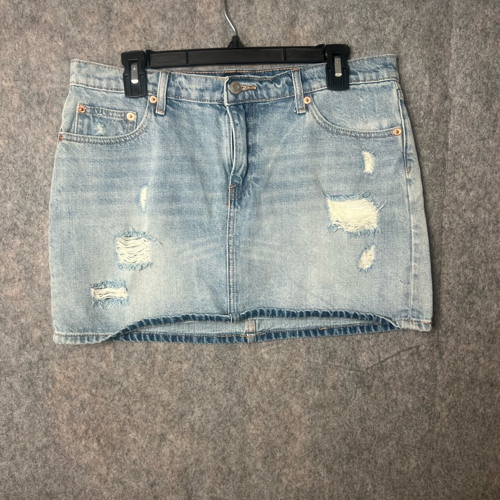 Gap Denim Woman Size 30(US 10) light wash Distressed Mini‎ Denim Skirt